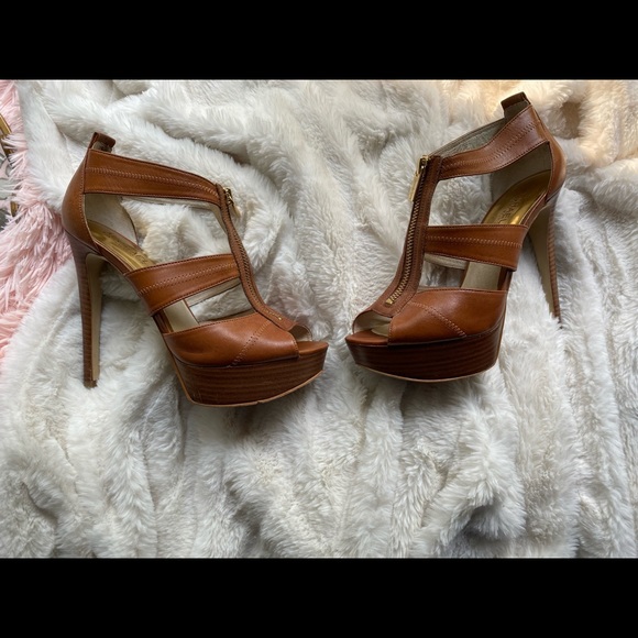 Michael Kors Berkley Leather T-Strap Heels 7.5 EUC - Picture 6 of 10